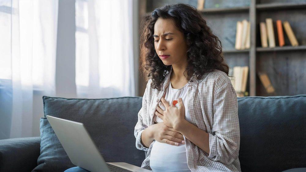 pregnancy me chest pain 